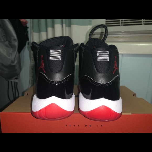 Air Jordan bred 11s - Picture 6 of 8